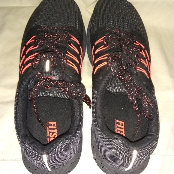 Mens Nikes - Picture 1 of 3